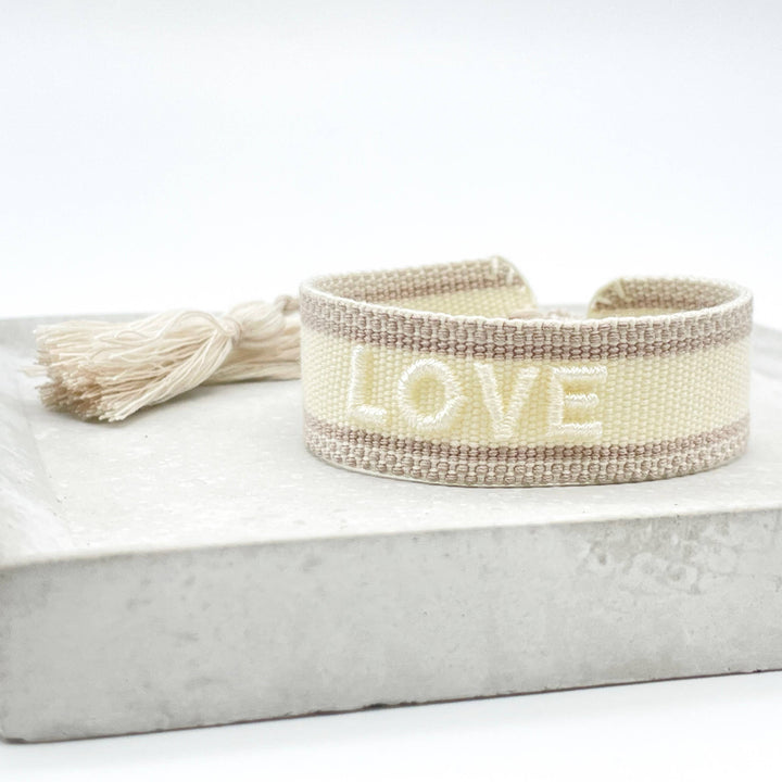 Bracelet LOVE blanc tissé et brodé