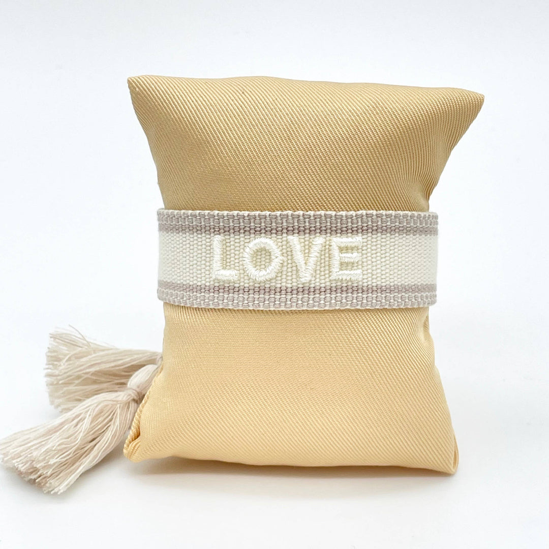 Bracelet LOVE blanc tissé et brodé
