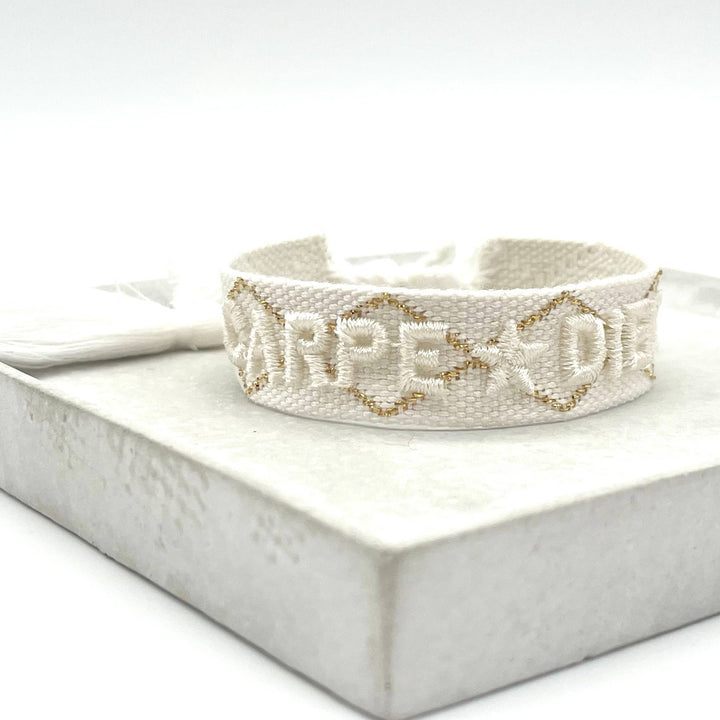 Bracelet CARPE DIEM tissé et brodé