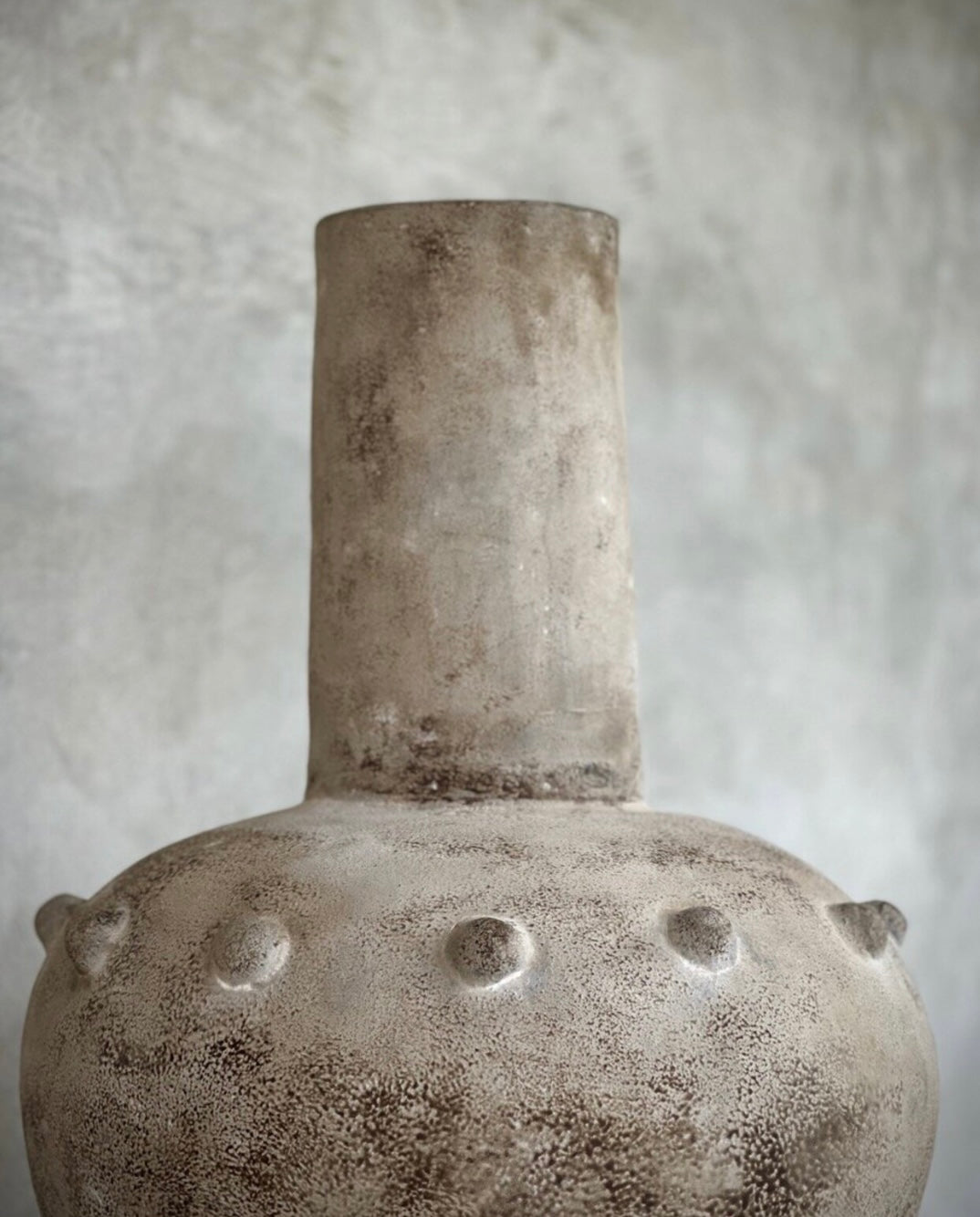 Grand Pot/ Vase  Antic